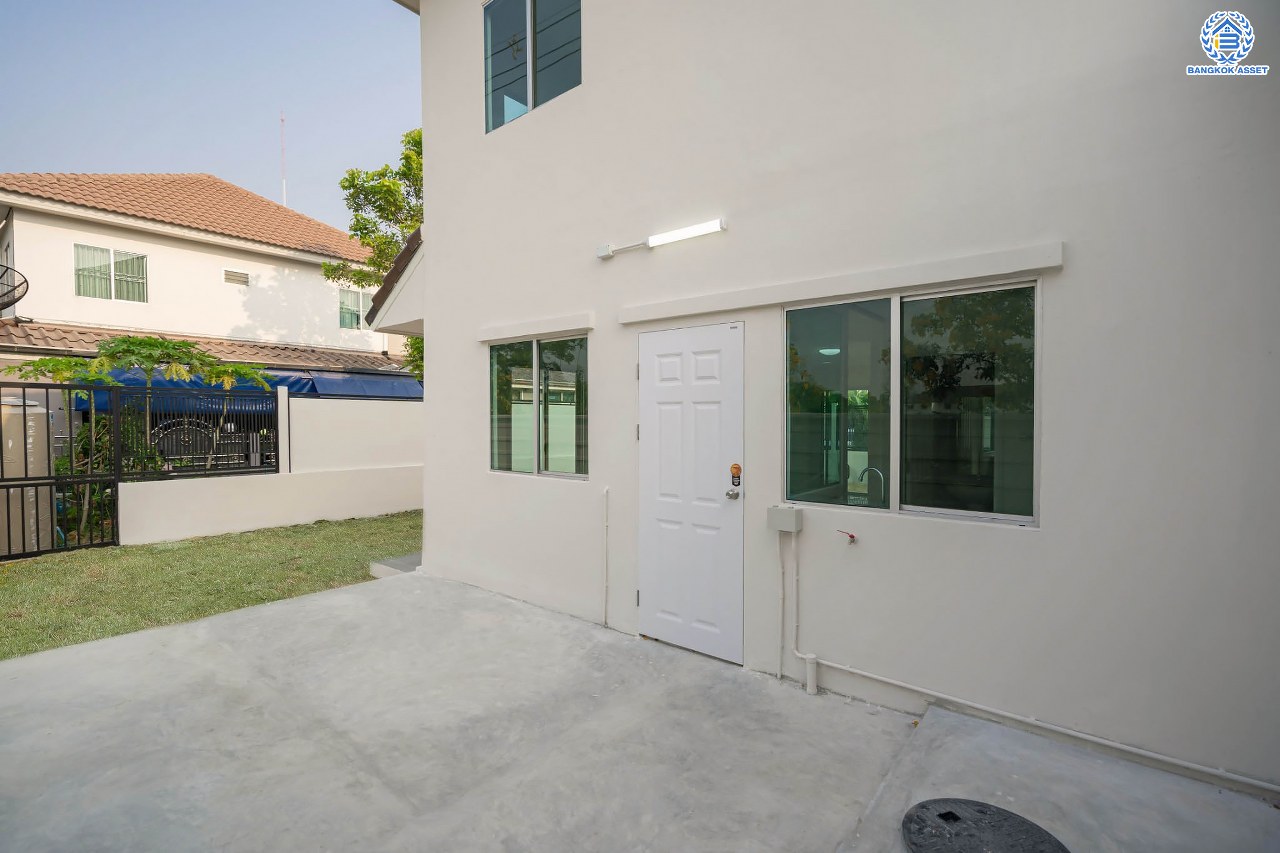 บ้านมือสองตกแต่งใหม่ โครงการ พฤกษาวิลล์63/1 นครอินทร์-พระราม5 หลังมุม สภาพแวดล้อมดี เนื้อที่ 48.8 ตร.ว. ฟังก์ชัน 3 ห้องนอน 2 ห้องน้ำ ที่จอดรถ 1 คัน บนทำเลโซนเมือง! เดินทางสะดวก เข้า-ออกทาง ซอยวัดสังฆทาน ใกล้สะพานพระราม5 และรถไฟฟ้าสถานี "แยกติวานนท์"...